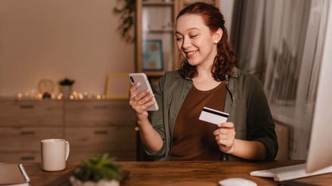 Person using their smartphone to make a transfer or payment, highlighting the convenience and efficiency of Fintech services.