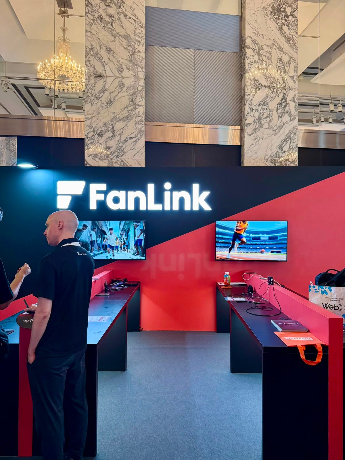 fanlink stand.jpg
